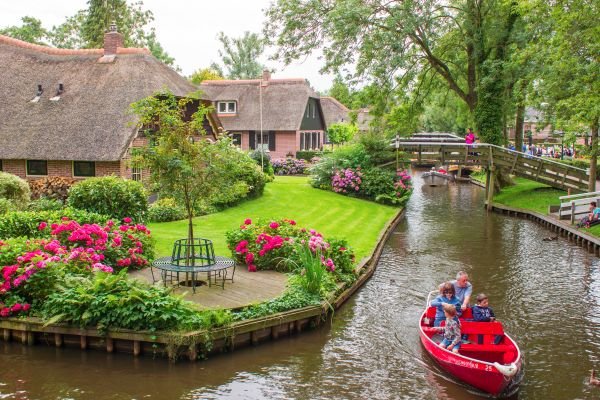 Discovering Elsegenderland: A Charming Dutch Town with Rich Culture and Delightful Cuisine