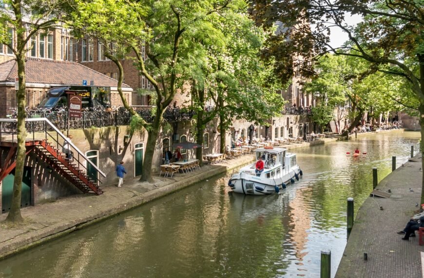 Discovering the Charms of Boomstede: Exploring Utrecht's Tranquil Neighborhood in the Netherlands