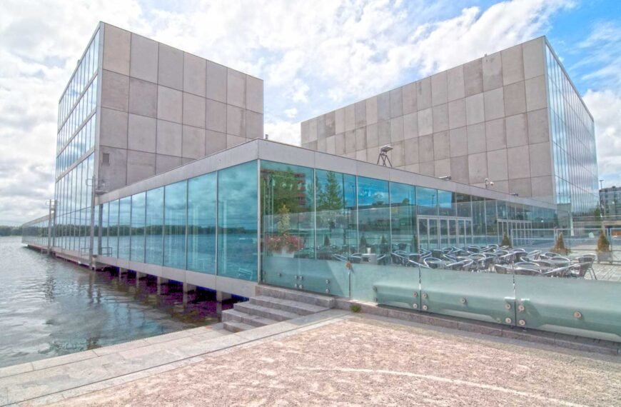 Exploring Almere: A Modern Gateway to Amsterdam's Cultural Fusion